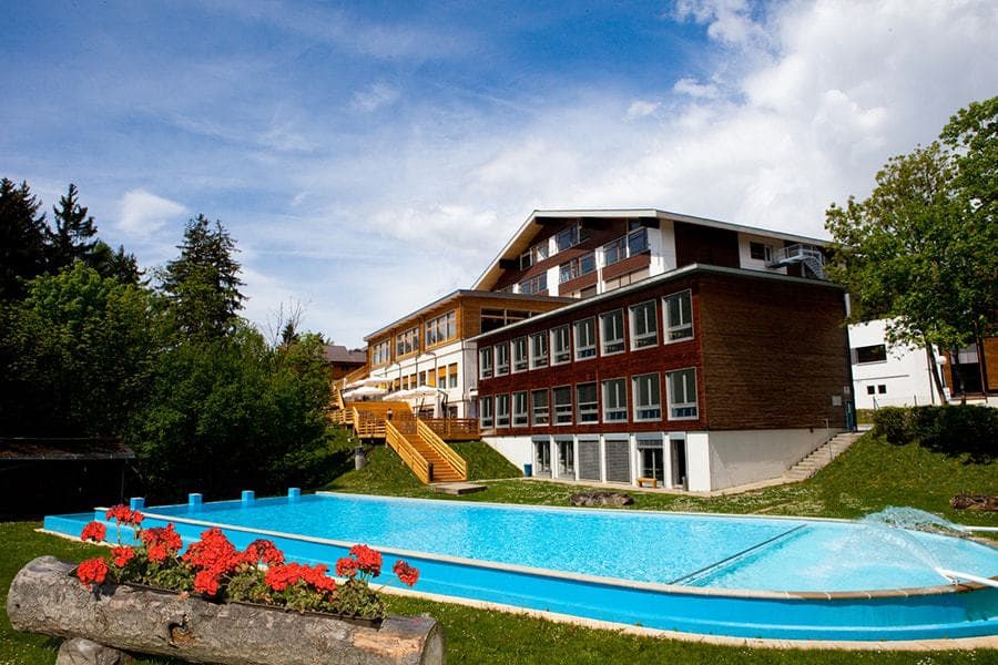 Le Roches campus 1
